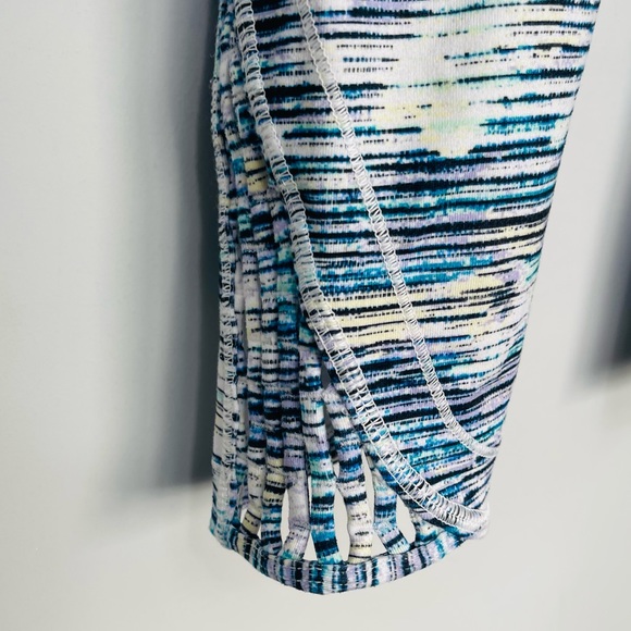 Lululemon True Self Crop II Blurry Belle Multi Blue Stripe Luon Leggings Yoga 6 - Picture 11 of 16